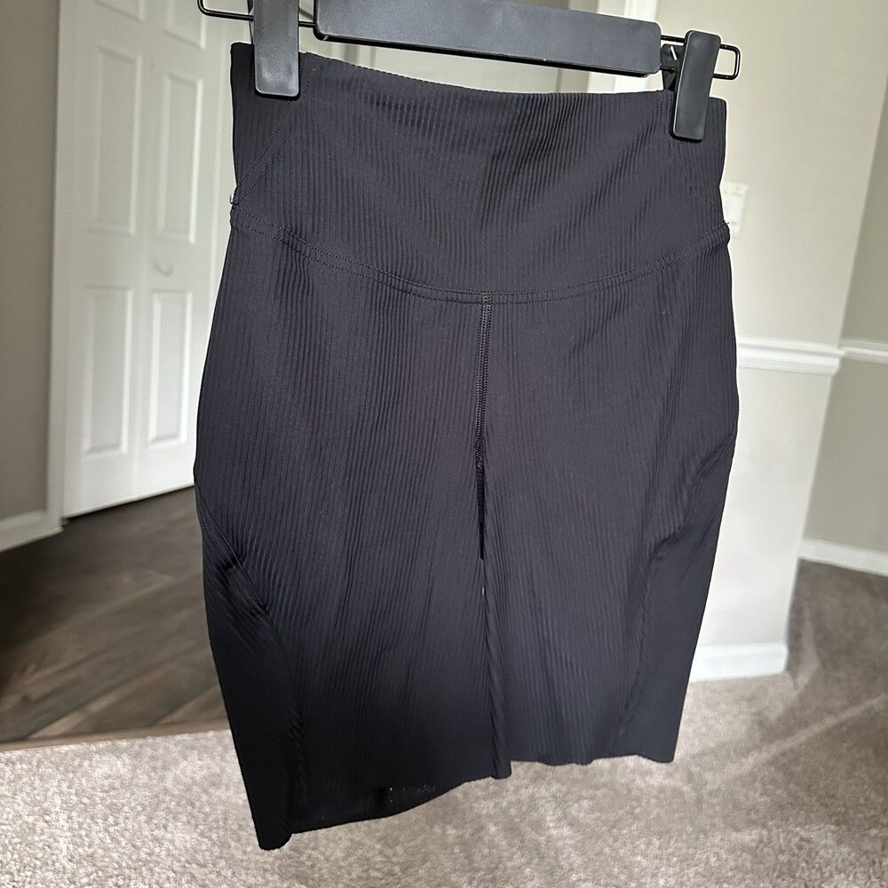 Lululemon Base Pace HR Short 8‘’ Size 4 In Black Women’s Bike Shorts Athleisure